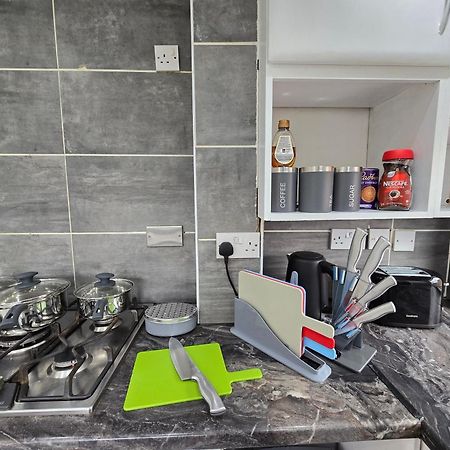 Lausory King Bed Living Your Luxe Home Away Nottingham Kültér fotó