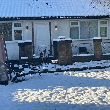 Lausory King Bed Living Your Luxe Home Away Nottingham Kültér fotó