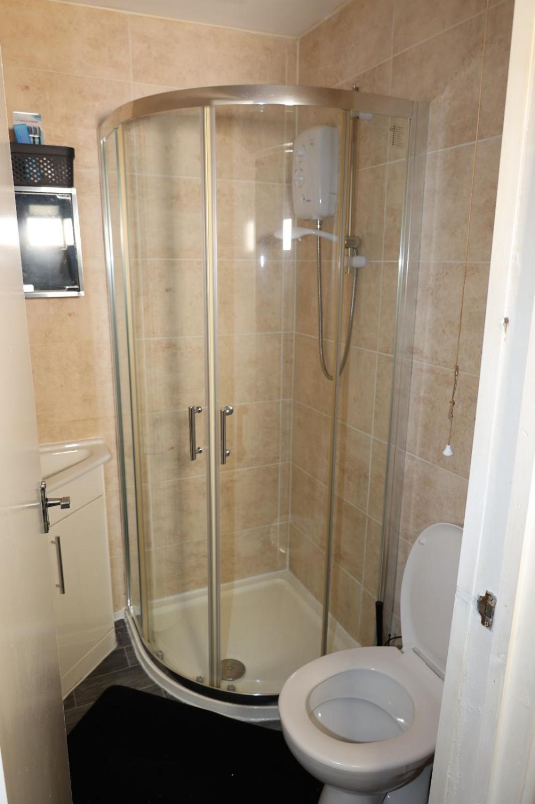 Lausory King Bed Living Your Luxe Home Away Nottingham Kültér fotó