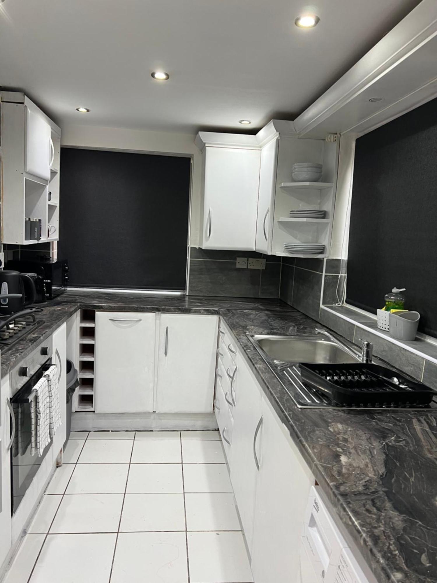 Lausory King Bed Living Your Luxe Home Away Nottingham Kültér fotó