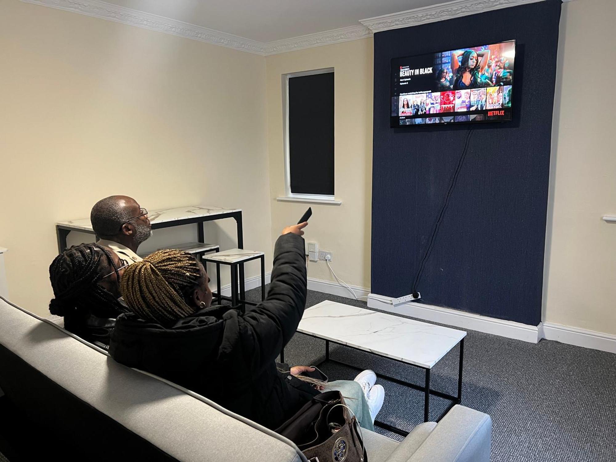 Lausory King Bed Living Your Luxe Home Away Nottingham Kültér fotó