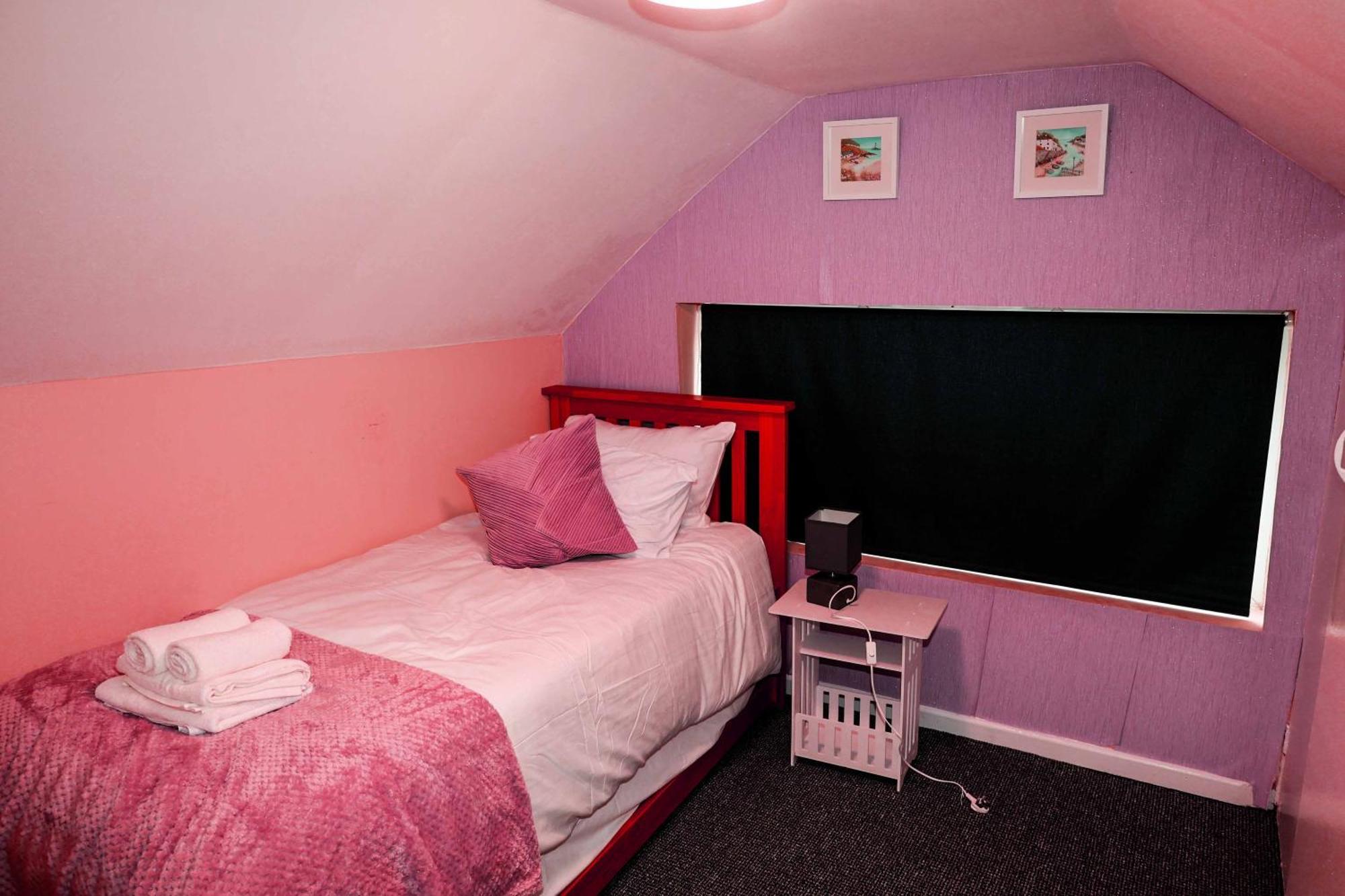 Lausory King Bed Living Your Luxe Home Away Nottingham Kültér fotó