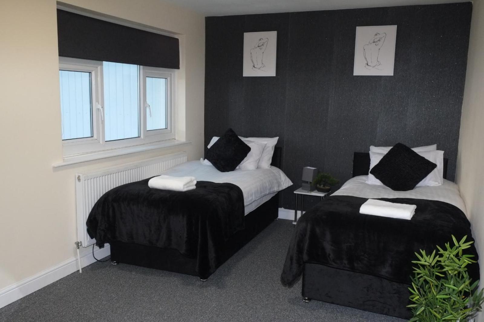 Lausory King Bed Living Your Luxe Home Away Nottingham Kültér fotó
