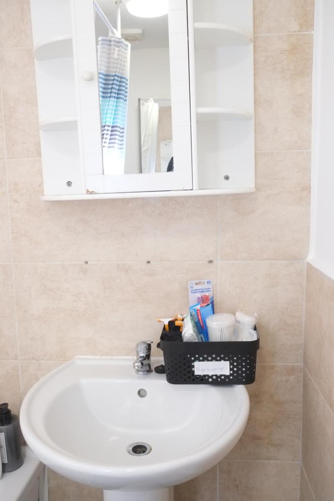 Lausory King Bed Living Your Luxe Home Away Nottingham Kültér fotó
