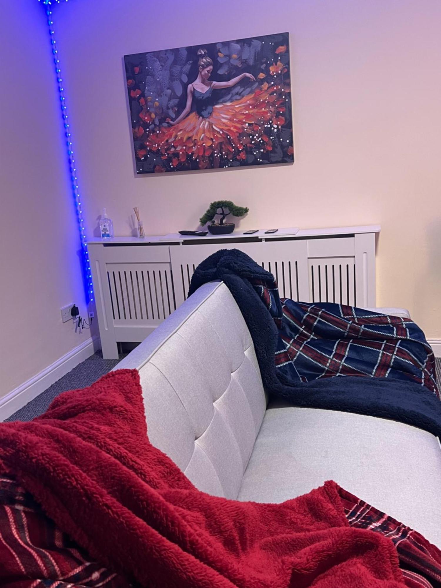 Lausory King Bed Living Your Luxe Home Away Nottingham Kültér fotó